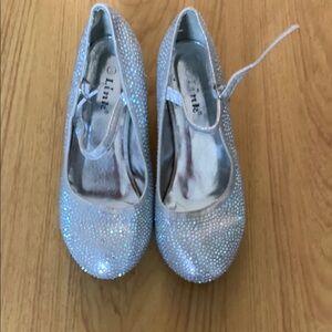 Link Kids  Size 3 Silver Glitter Shoes